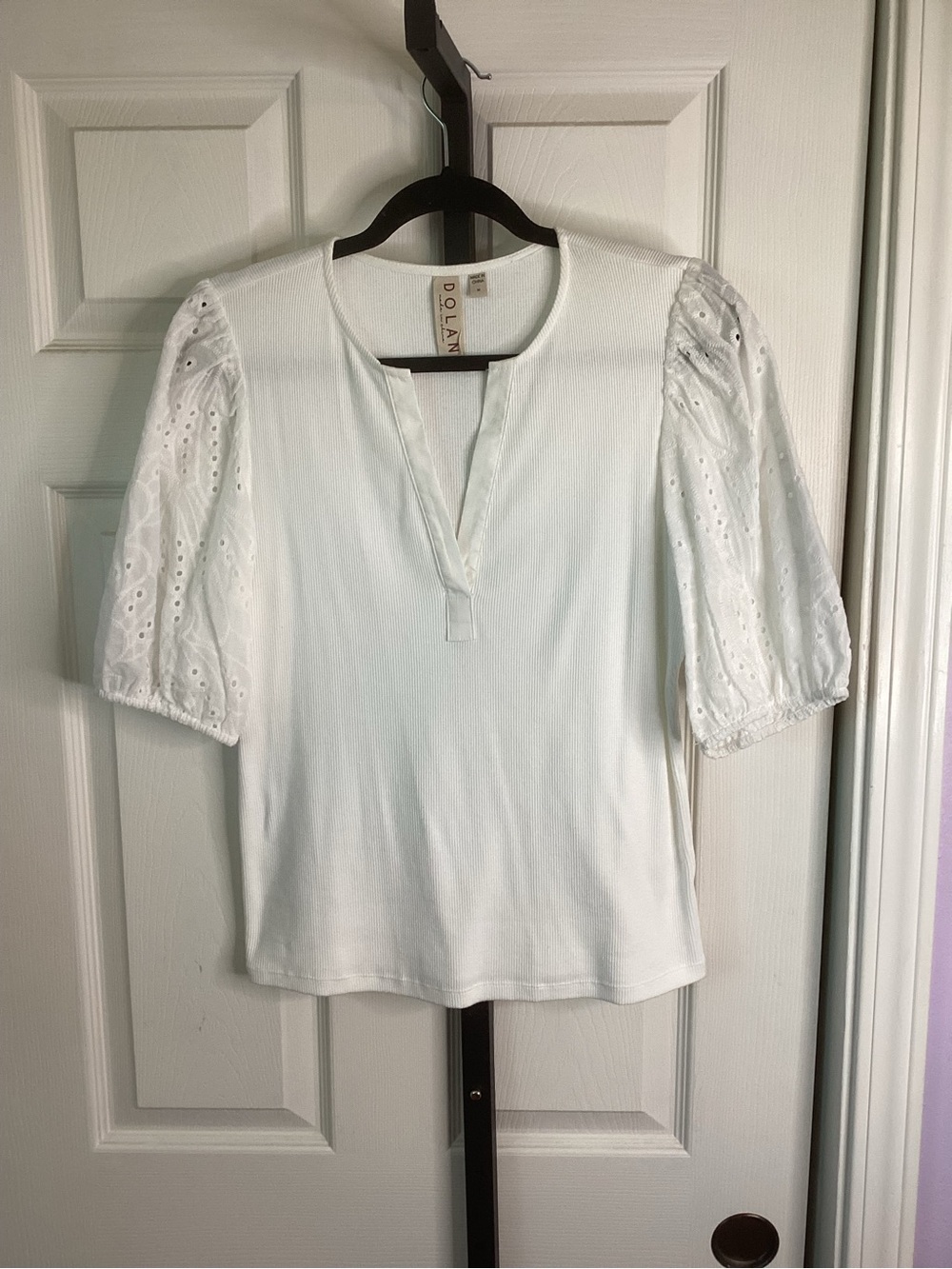 dolan White Eyelet Puff-Sleeve Split-Neck Top, size Medium